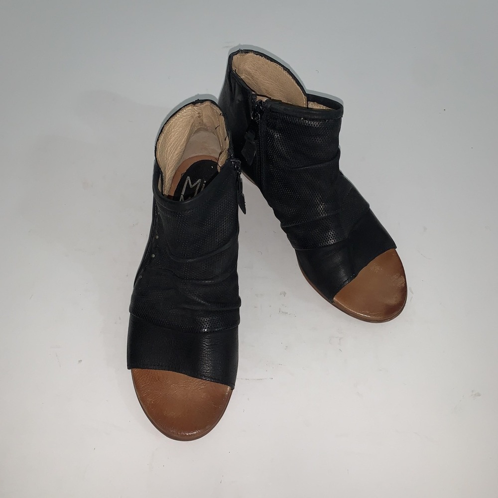 Miz Mooz Canterbury Sandals Womens Size 7.5 Black Leather Gladiator Bootie